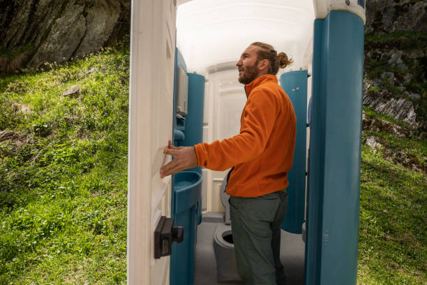Best Portable restroom trailer rental  in Bridgeview, IL